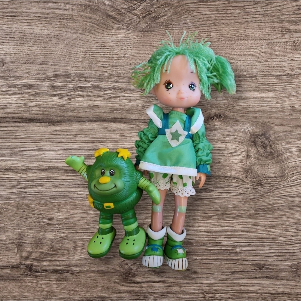 The Rainbow Brite Doll Patty O'Green Lucky Twink Light Up Sprite is a play doll